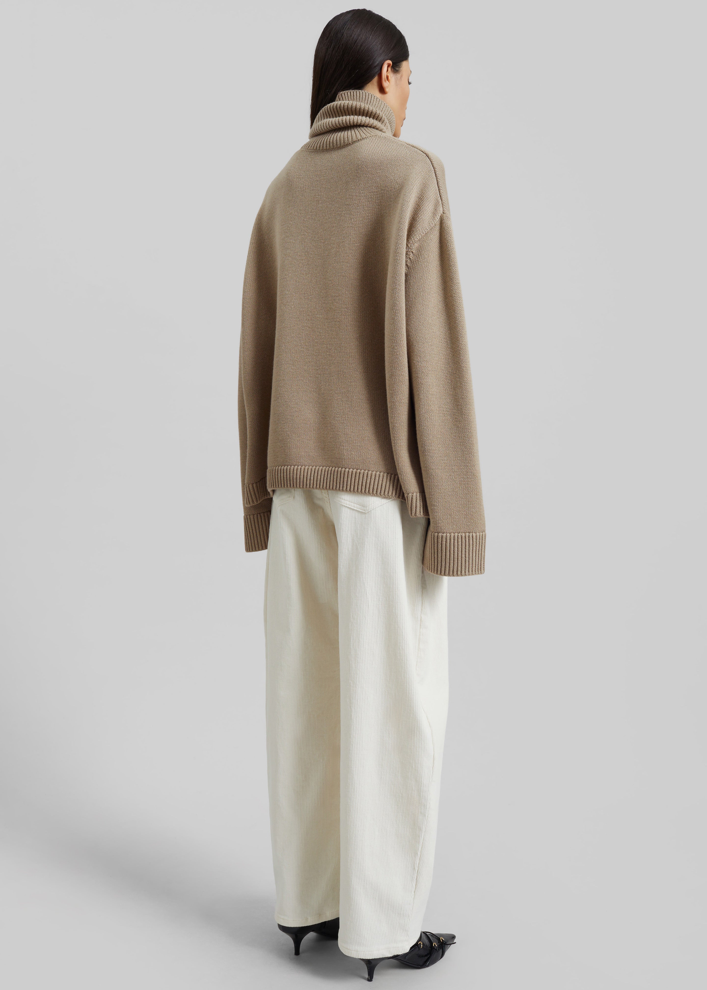 Rhea Trapeze Turtleneck - Beige – The Frankie Shop