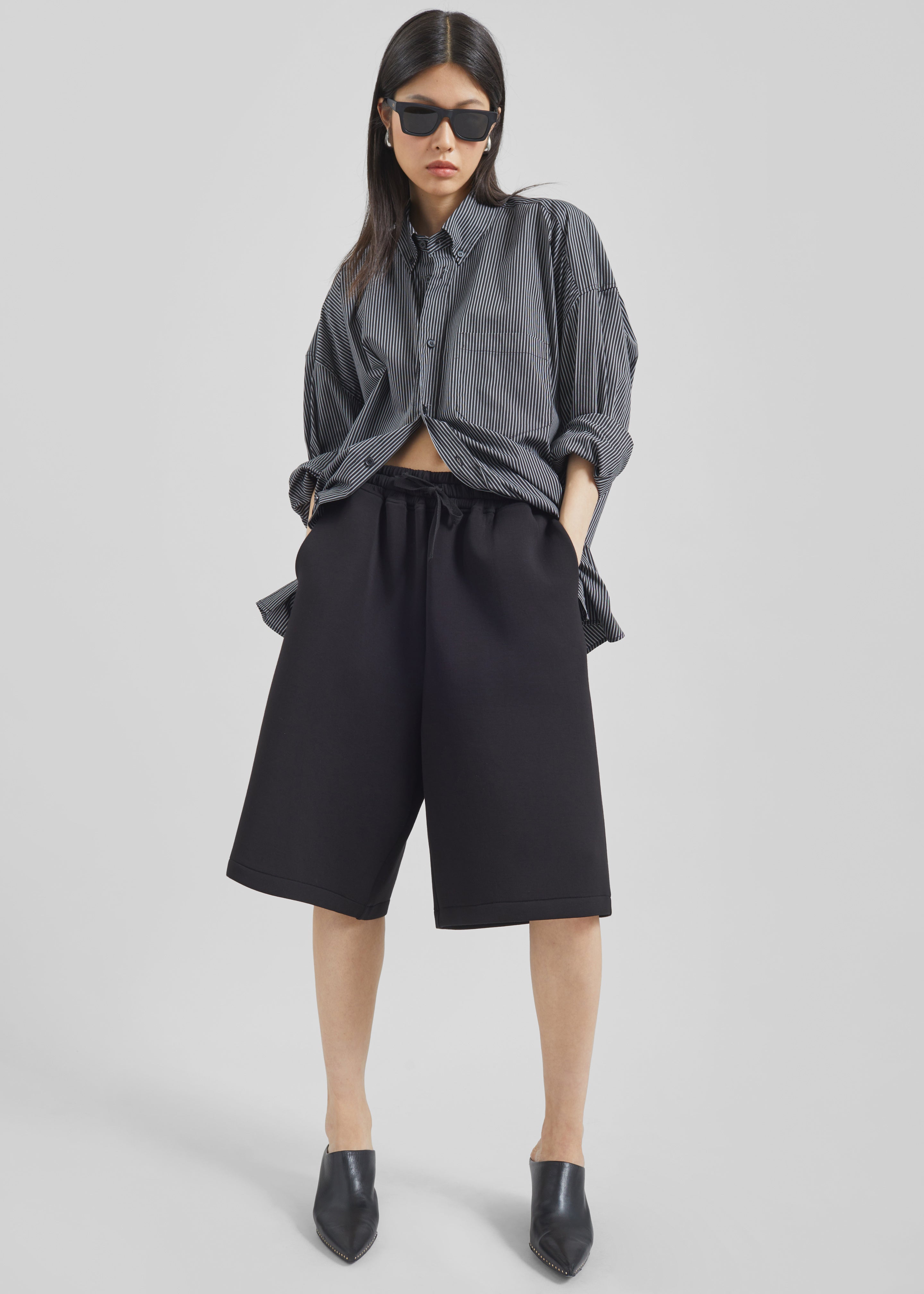 Rian Sweatshorts - Black - 1