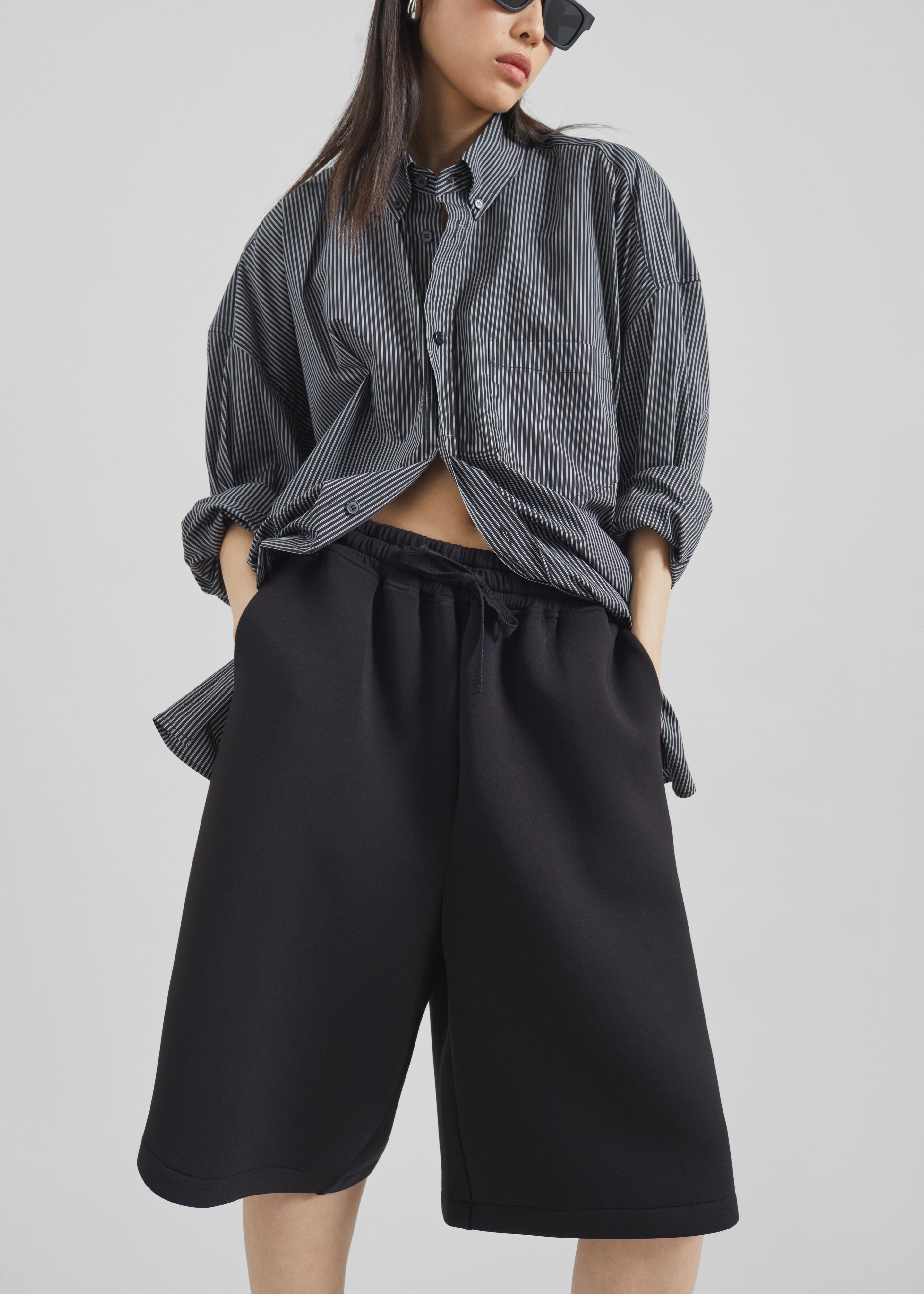 Rian Sweatshorts - Black – The Frankie Shop