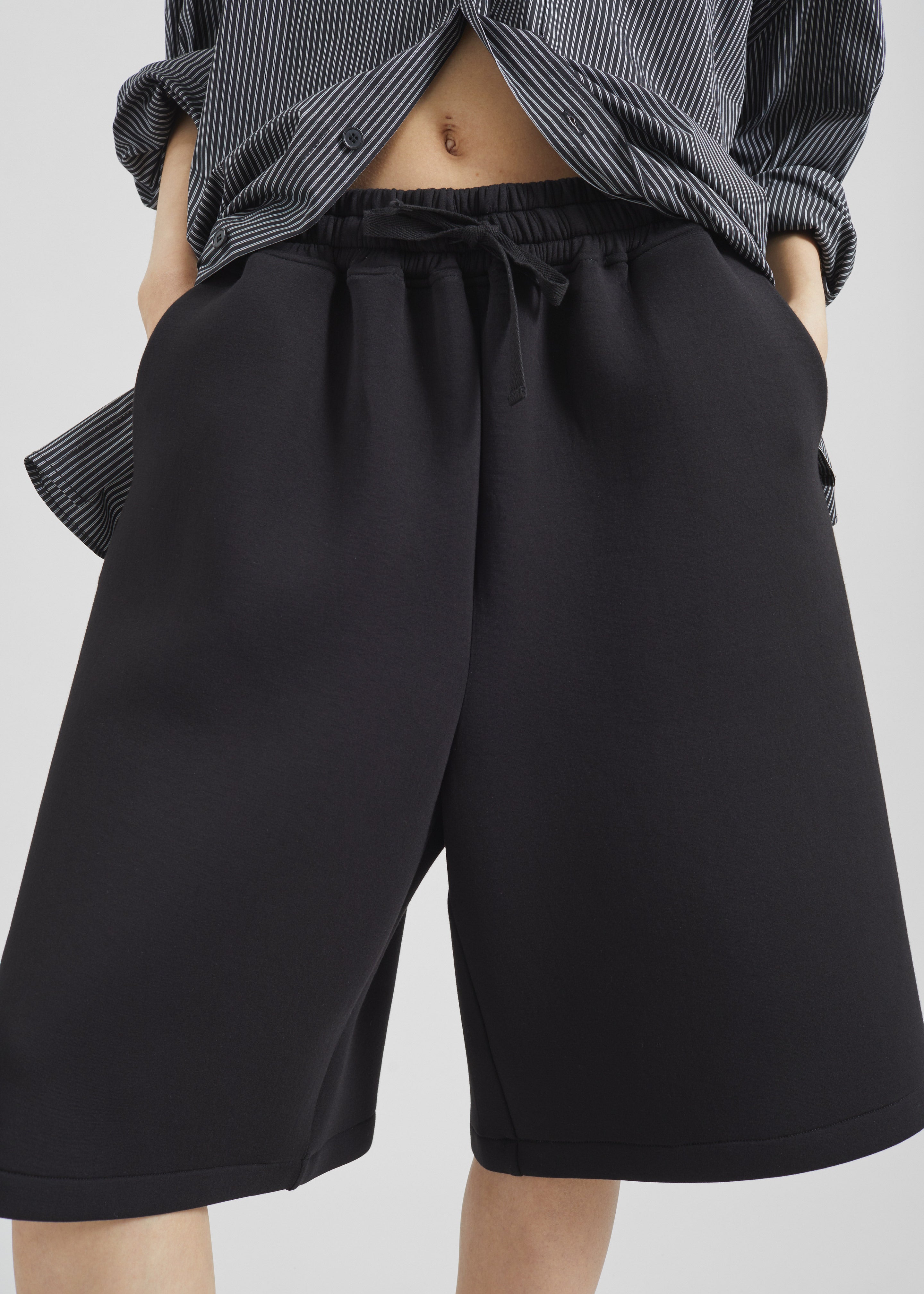 Rian Sweatshorts - Black – The Frankie Shop