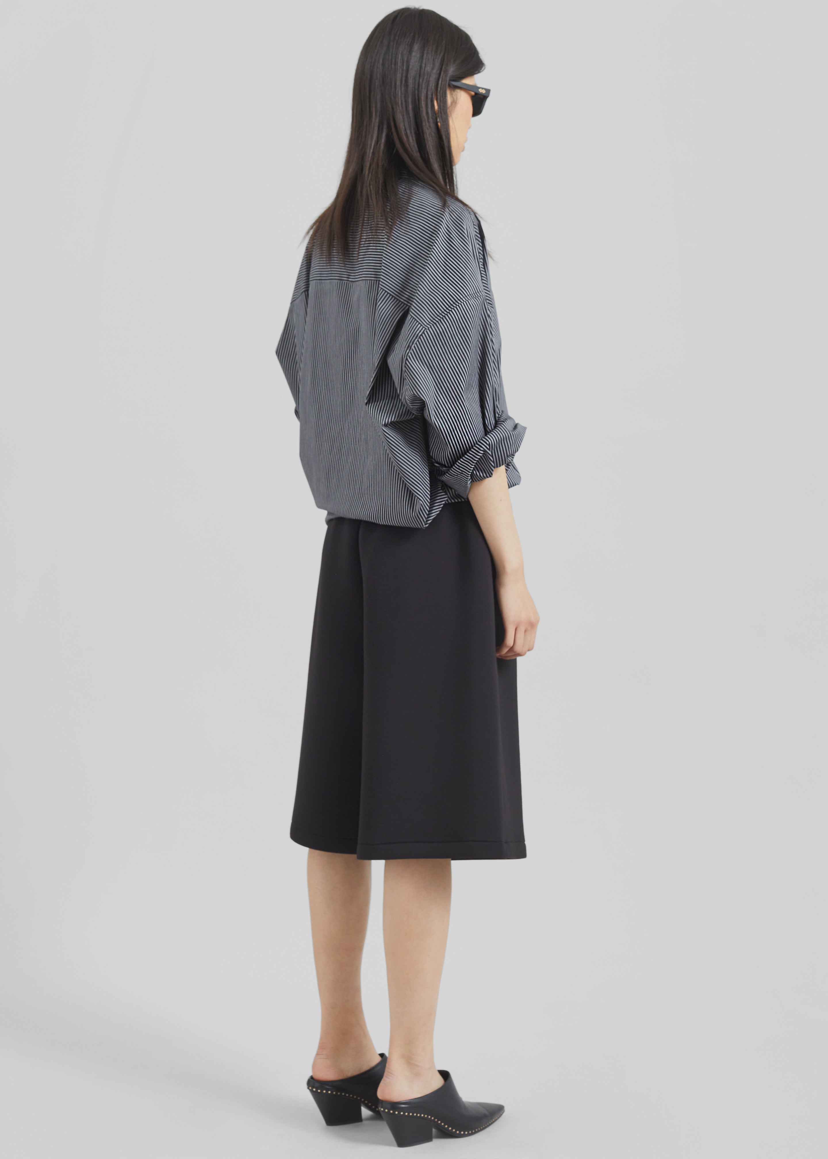 Rian Sweatshorts - Black - 7