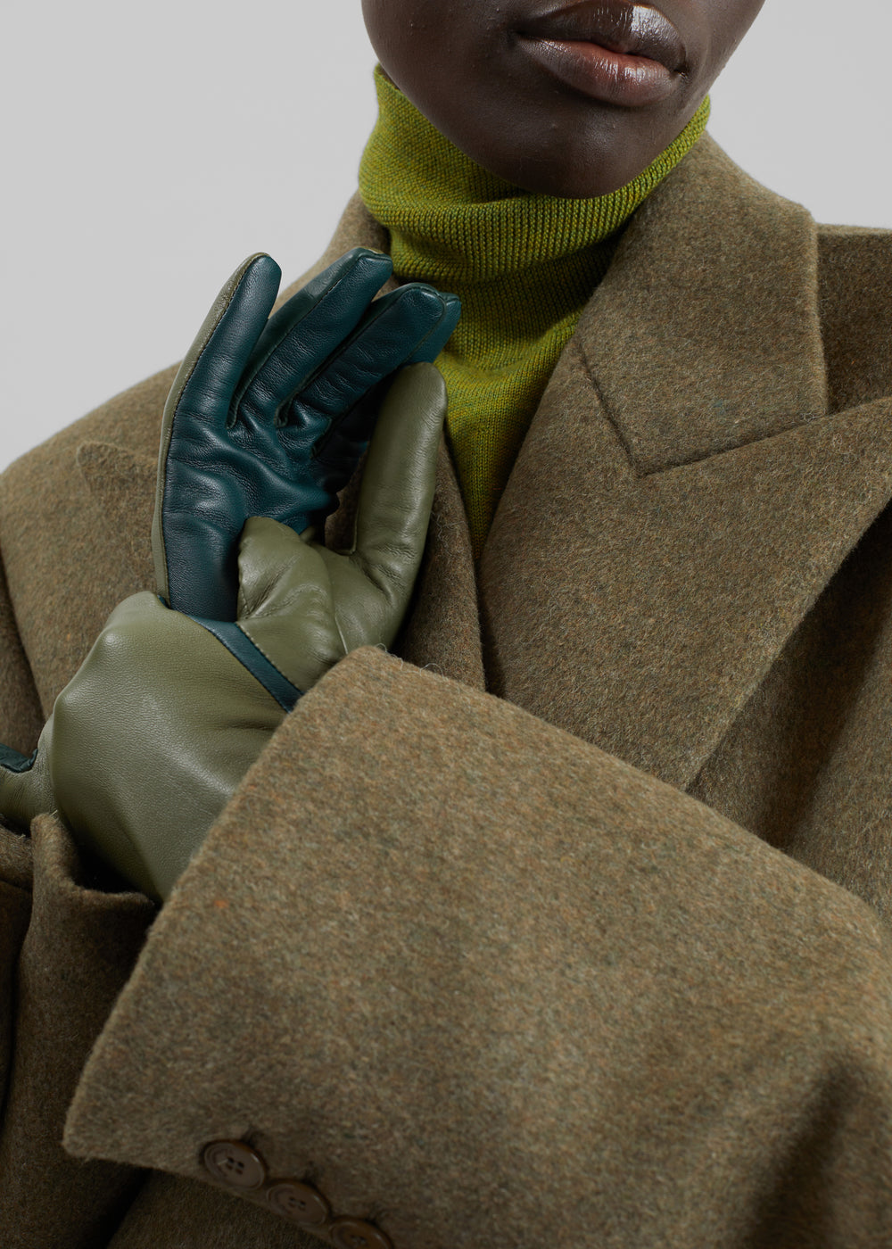 Rion Bicolor Short Leather Gloves - Pine/Bottle Green