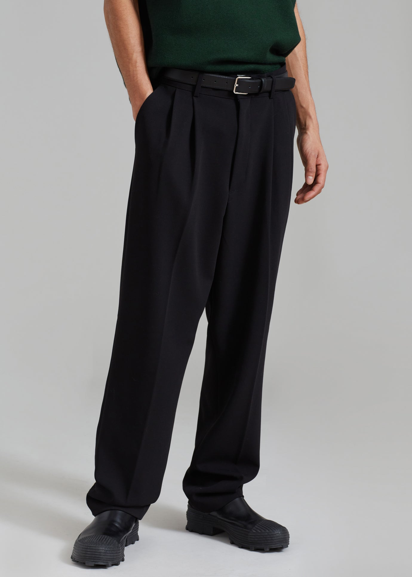 Russel Pleated Trousers - Black - 1