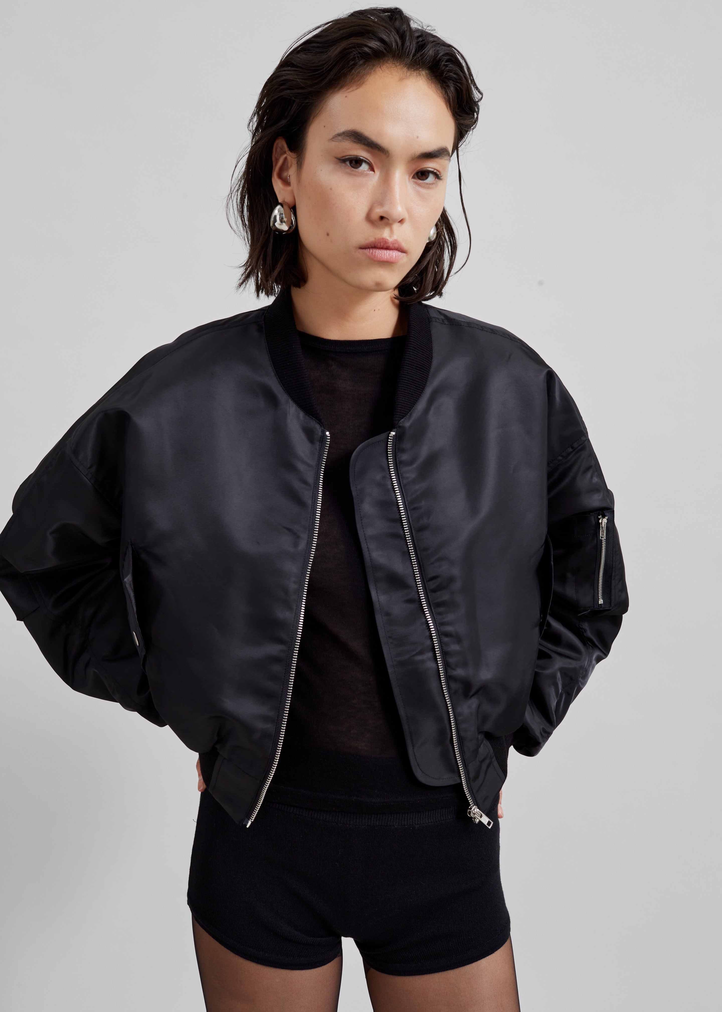 Sana Oversized Cropped Bomber x Barbie™ - Black - 5