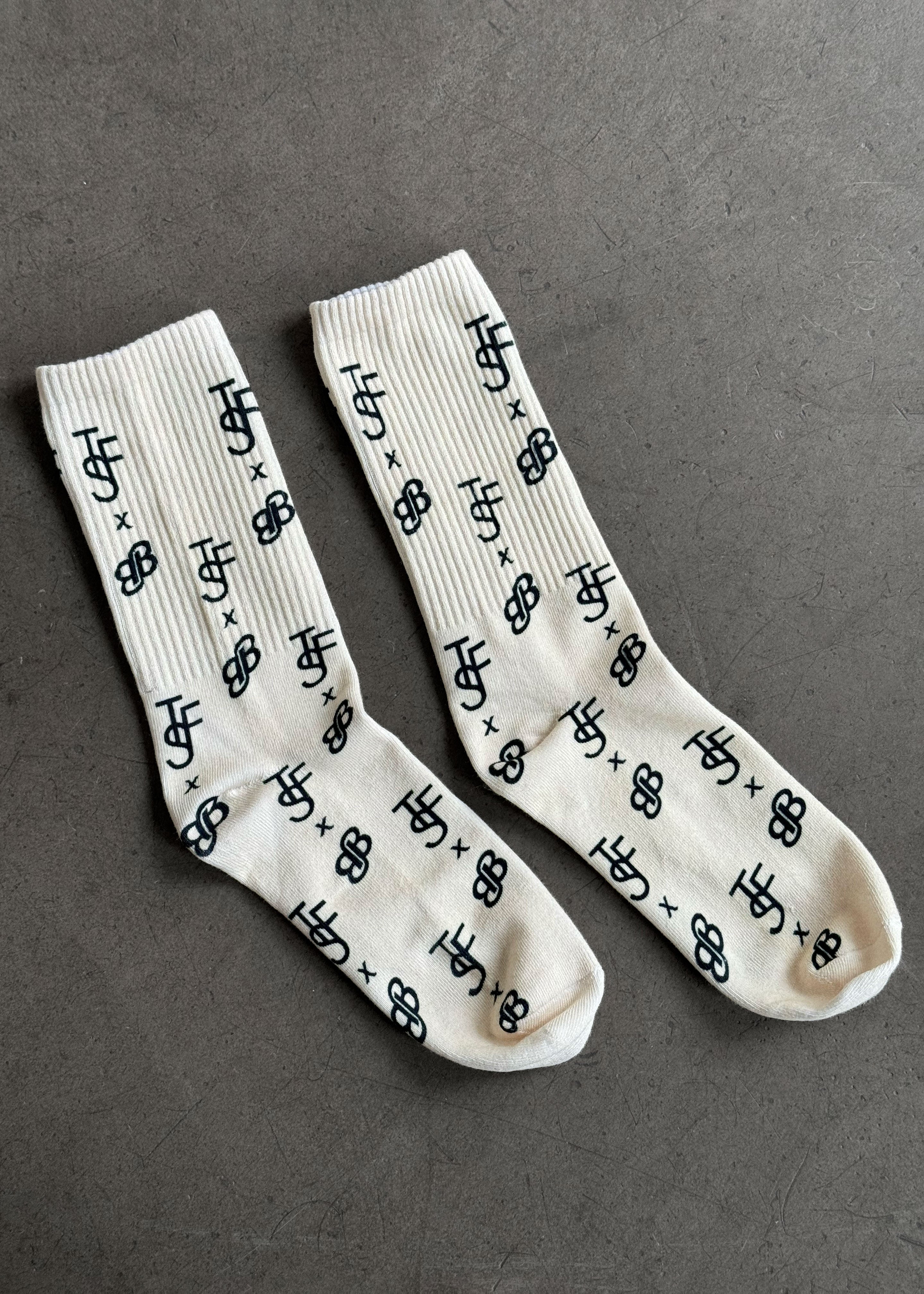 TFS All Over Logo Socks x Barbie™ - Vanilla - 5