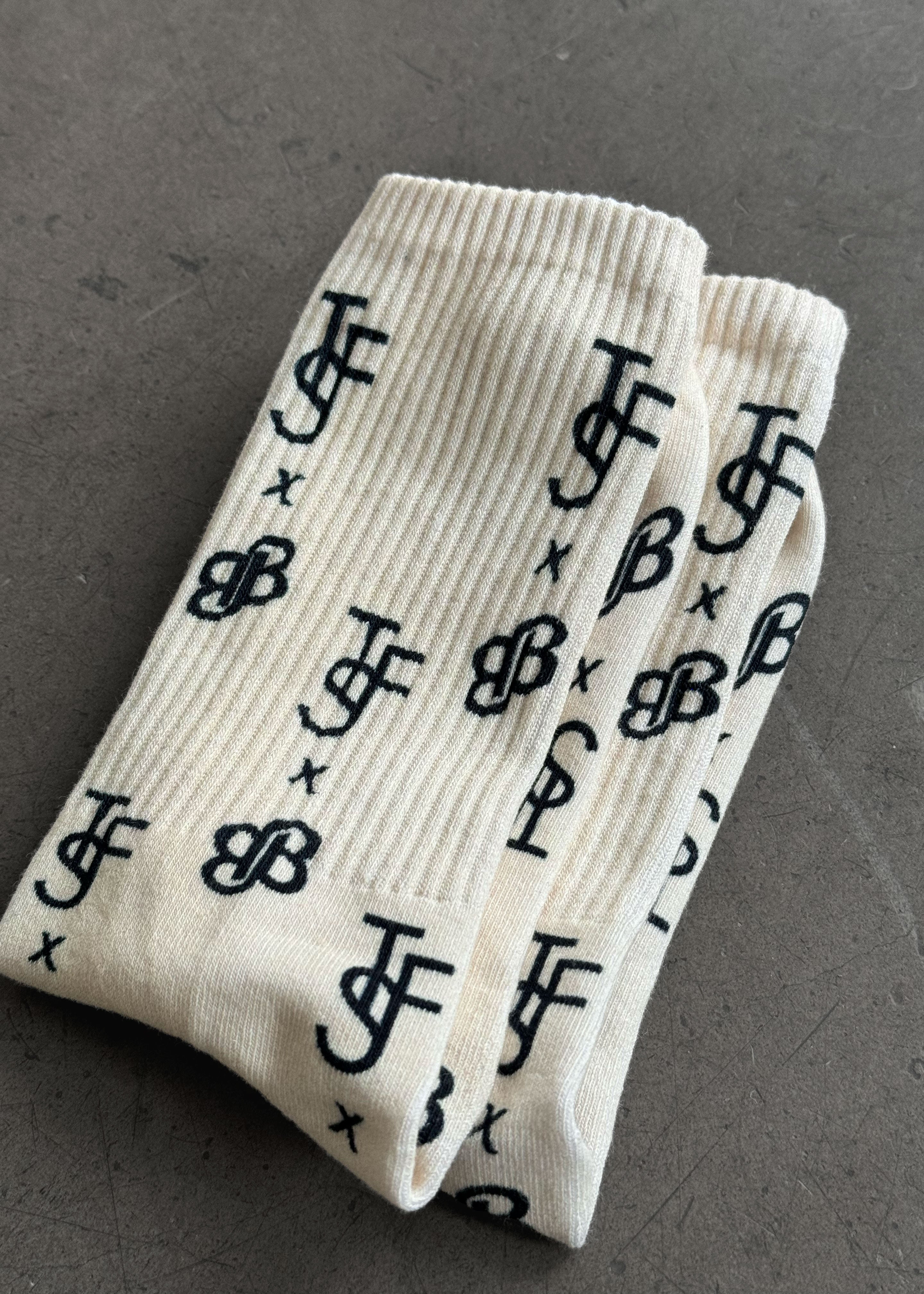 TFS All Over Logo Socks x Barbie™ - Vanilla - 3