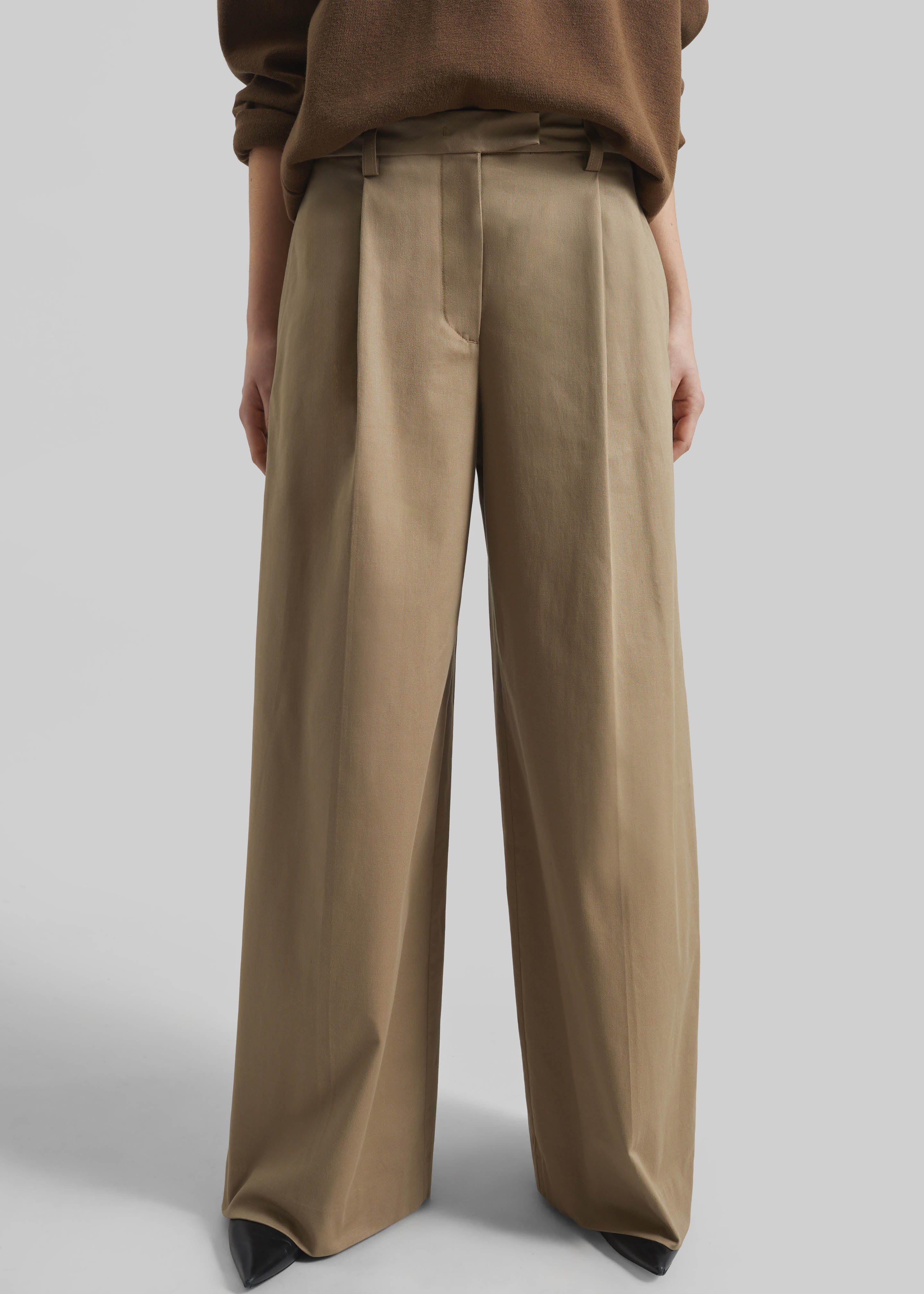 TheLatest Deva Gabardine Trousers - Cognac – The Frankie Shop