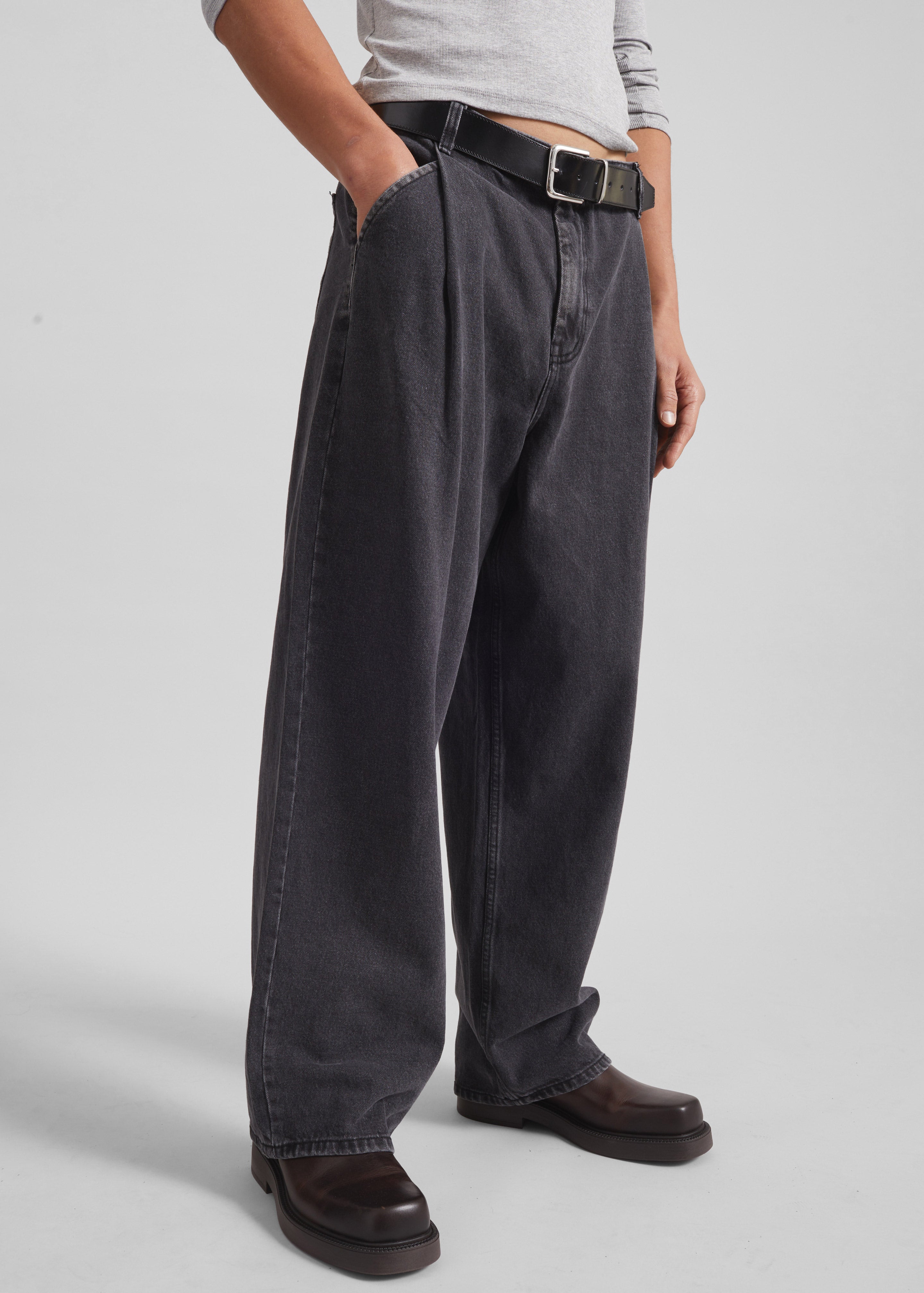 The Frankie Shop ブラックデニムパンツ Hayla Contrast Denim Pants - Black/Blue – The Frankie Shop