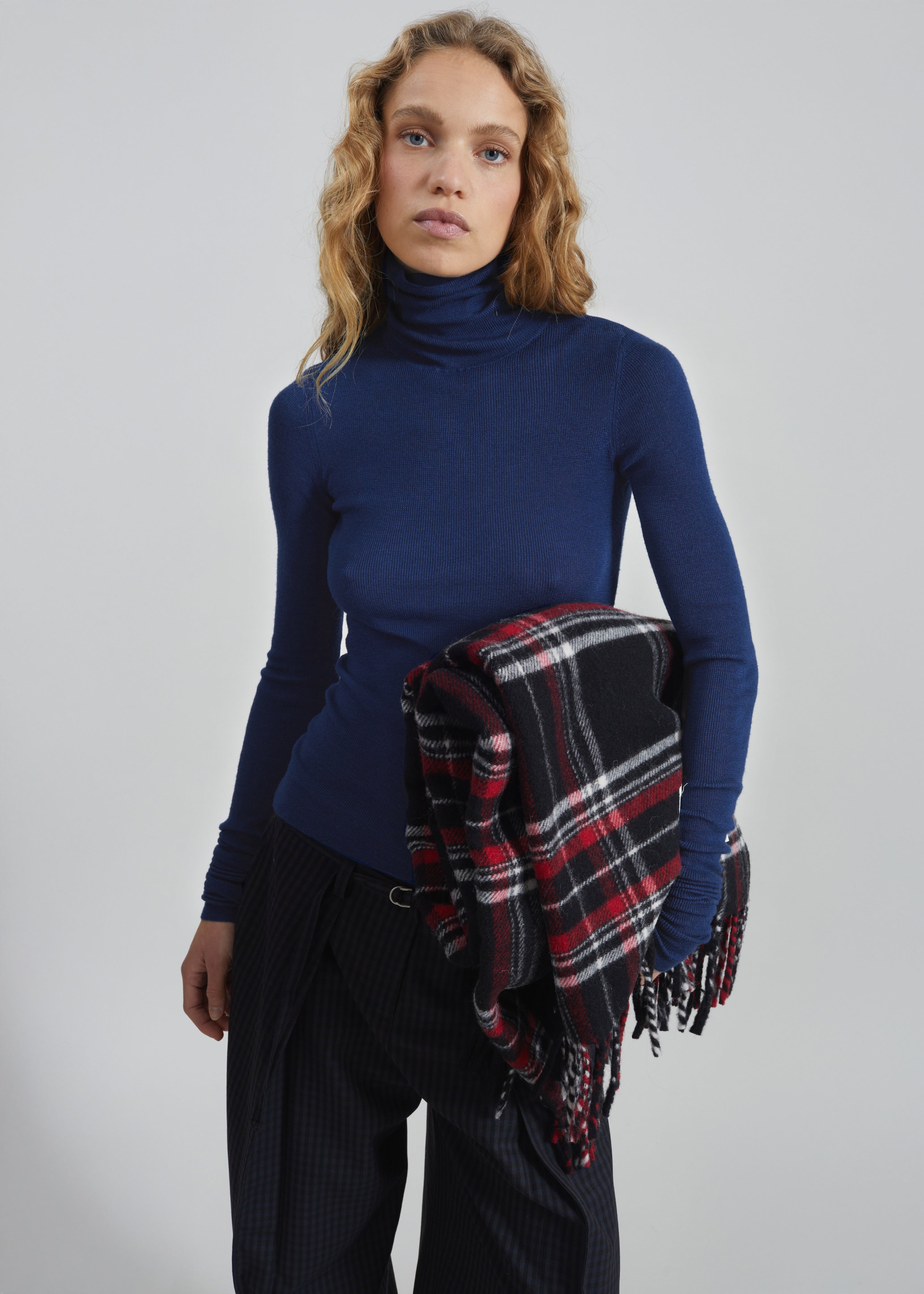 Rhea Trapeze Turtleneck - Navy – The Frankie Shop