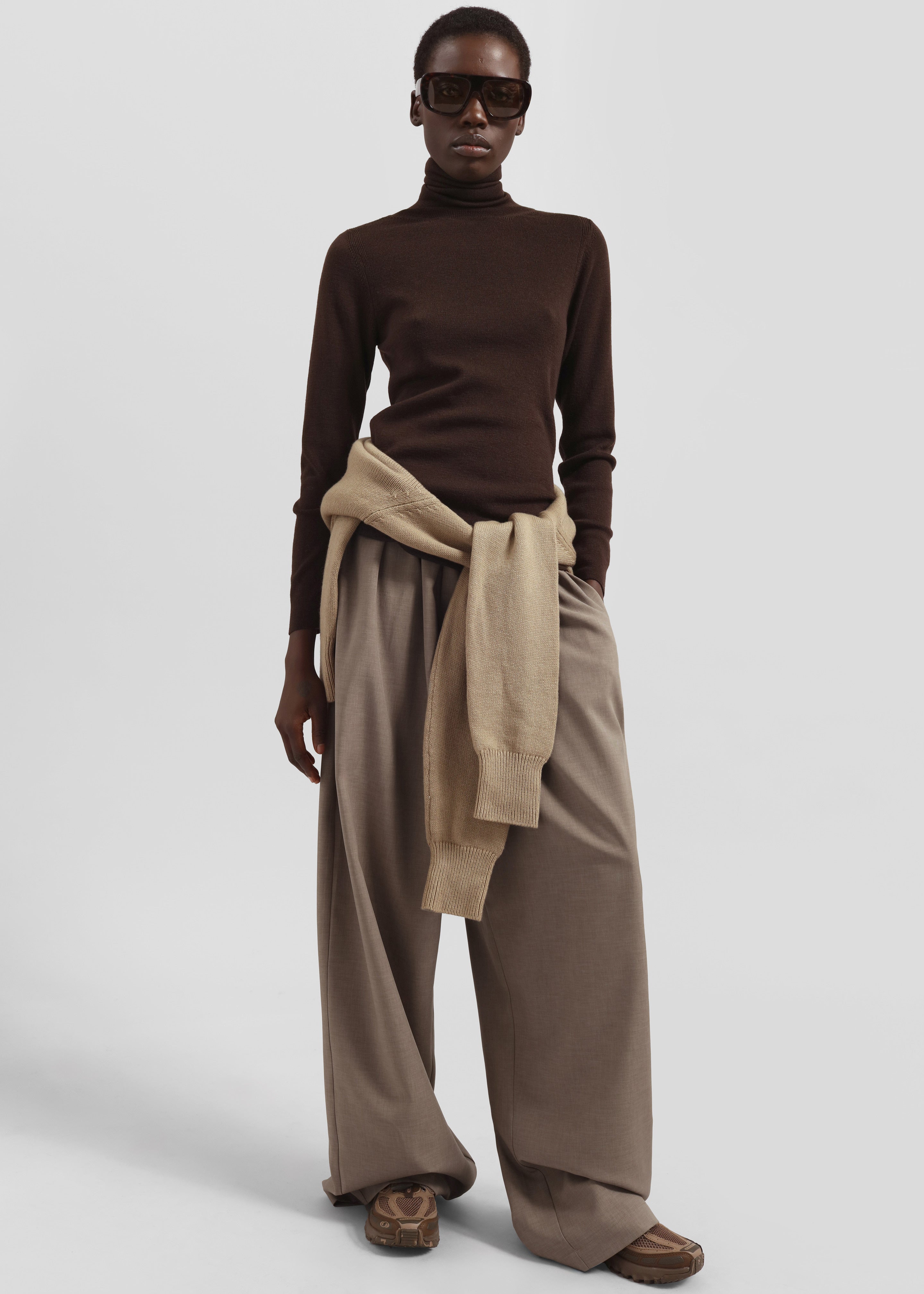 Utica Thin Turtleneck Sweater - Brown – The Frankie Shop