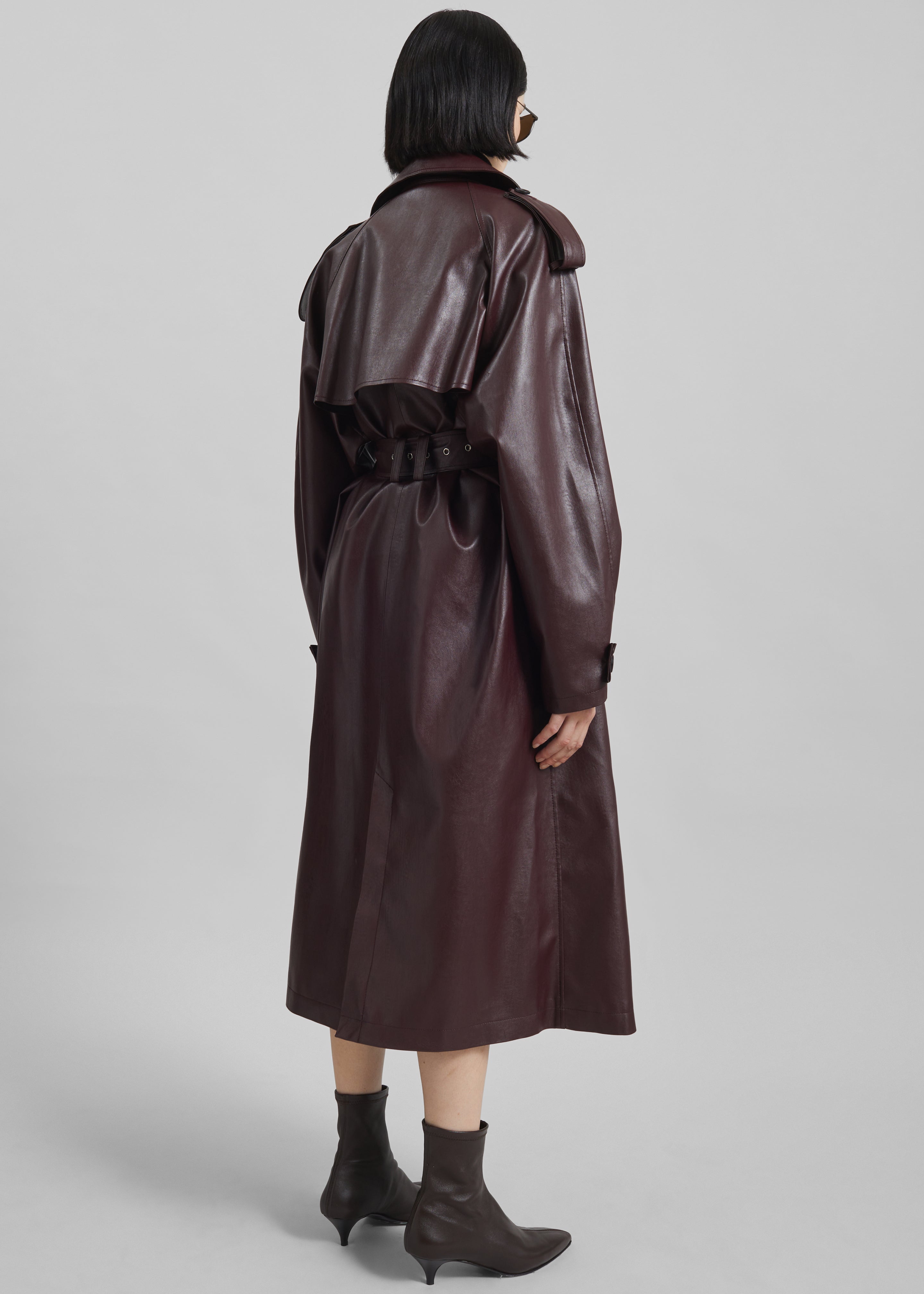 c*.様 VIKTOR & ROLF モールスキン ベルテッドハーフトレンチコー Vandve Faux Leather Trench - Burgundy – The Frankie Shop