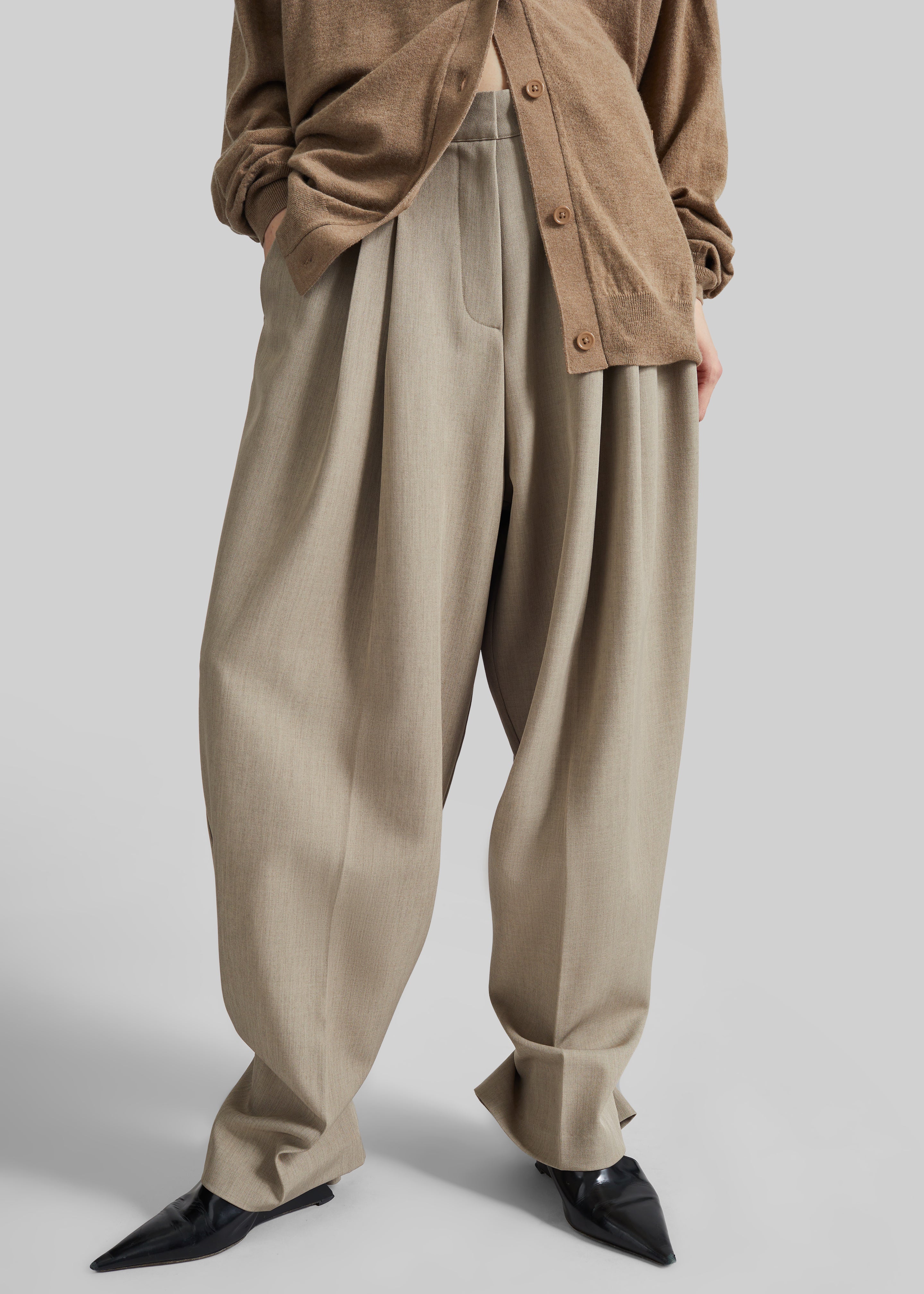 Venlo Pleated Trousers - Beige – The Frankie Shop
