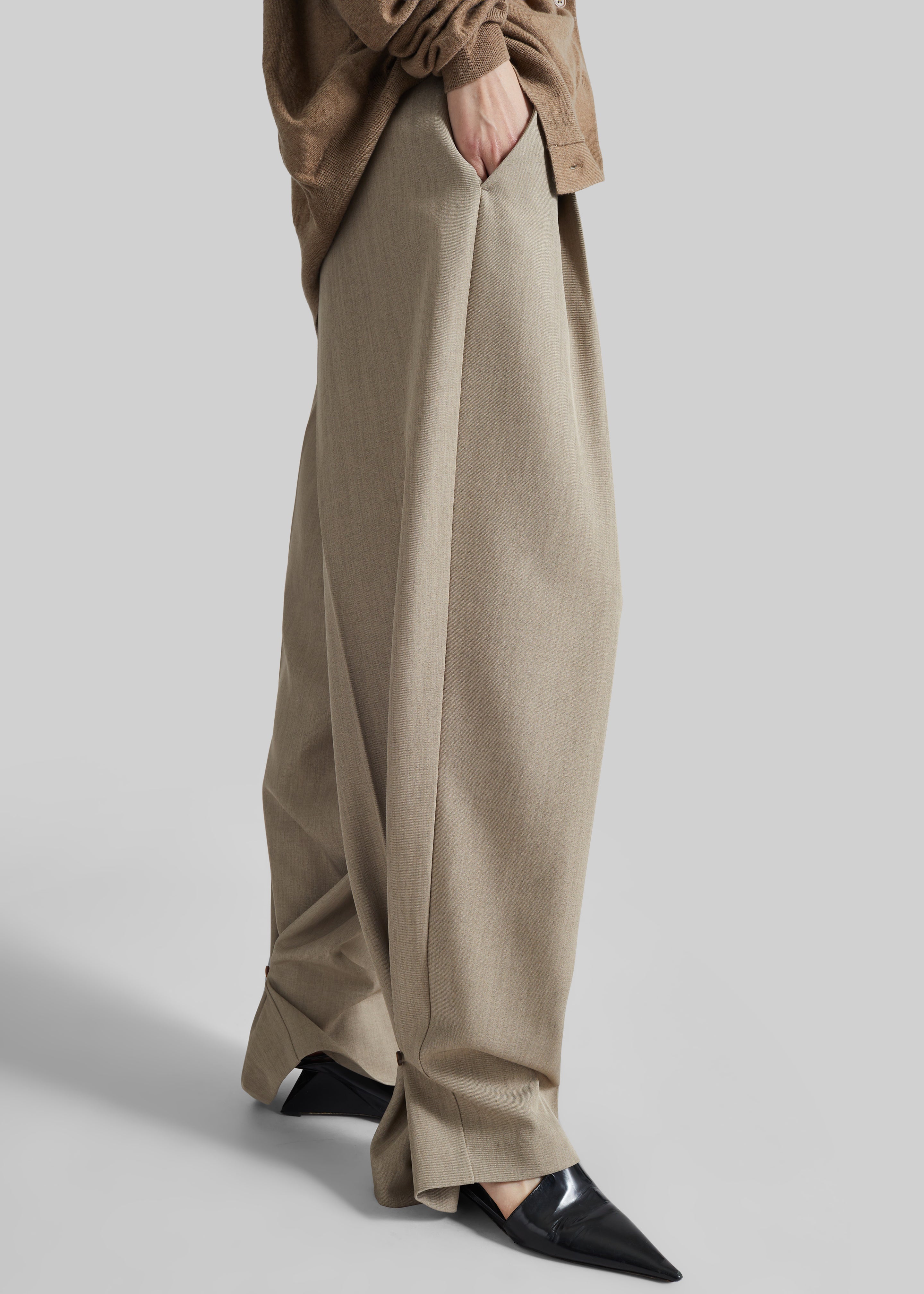 Venlo Pleated Trousers - Beige – The Frankie Shop