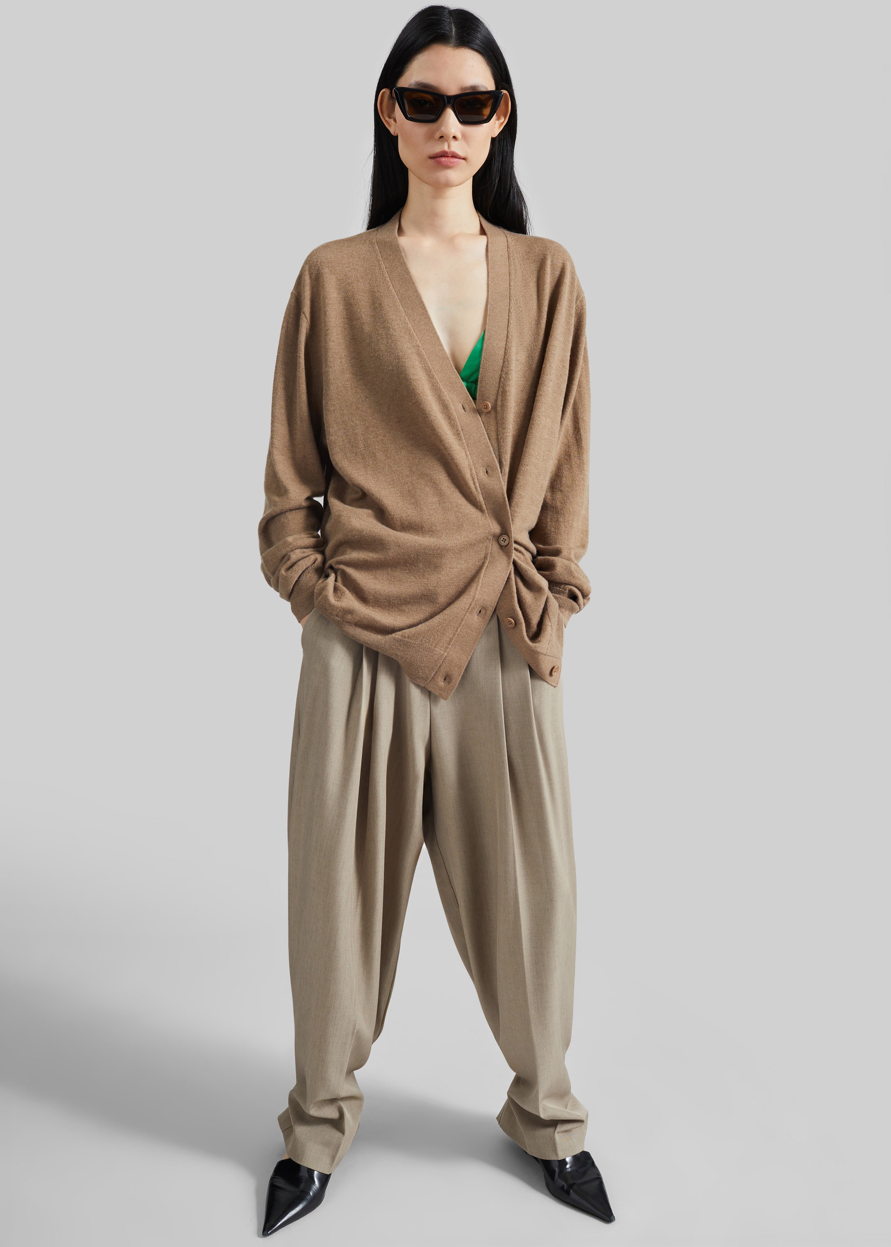 Venlo Pleated Trousers - Beige – The Frankie Shop