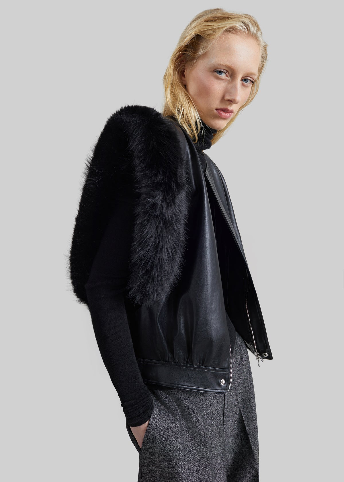Vieste Faux Fur Trim Vest - Black