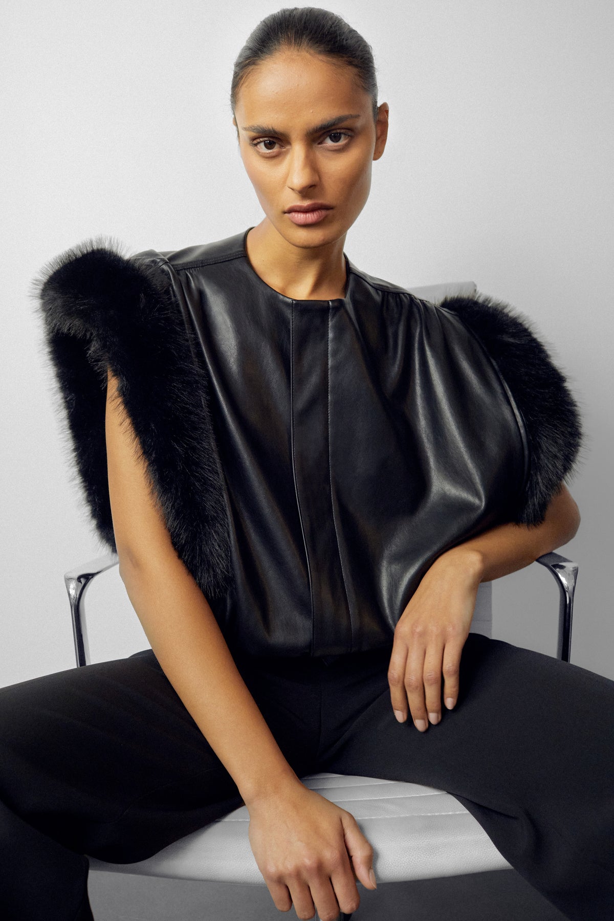 Vieste Faux Fur Trim Vest - Black