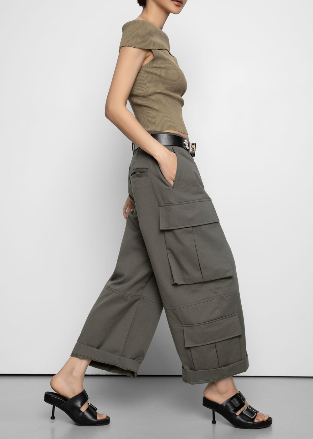 Villeron Cropped Cargo Pants - Dark Olive