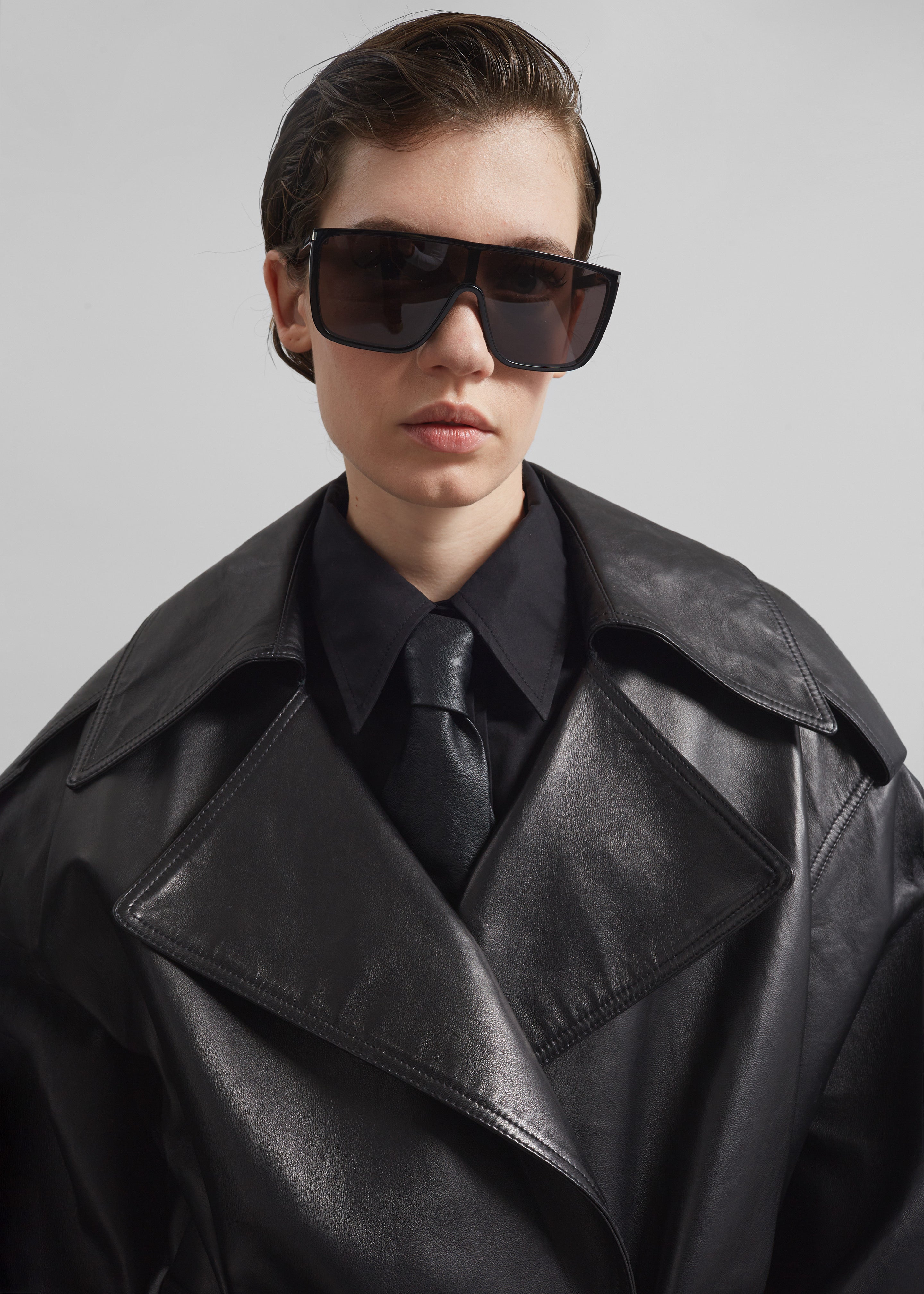 OY(オーワイ)ストリートクロップレザーミックストレンチジャケット Zurich Oversized Faux Leather Short Trench - Black – The Frankie Shop