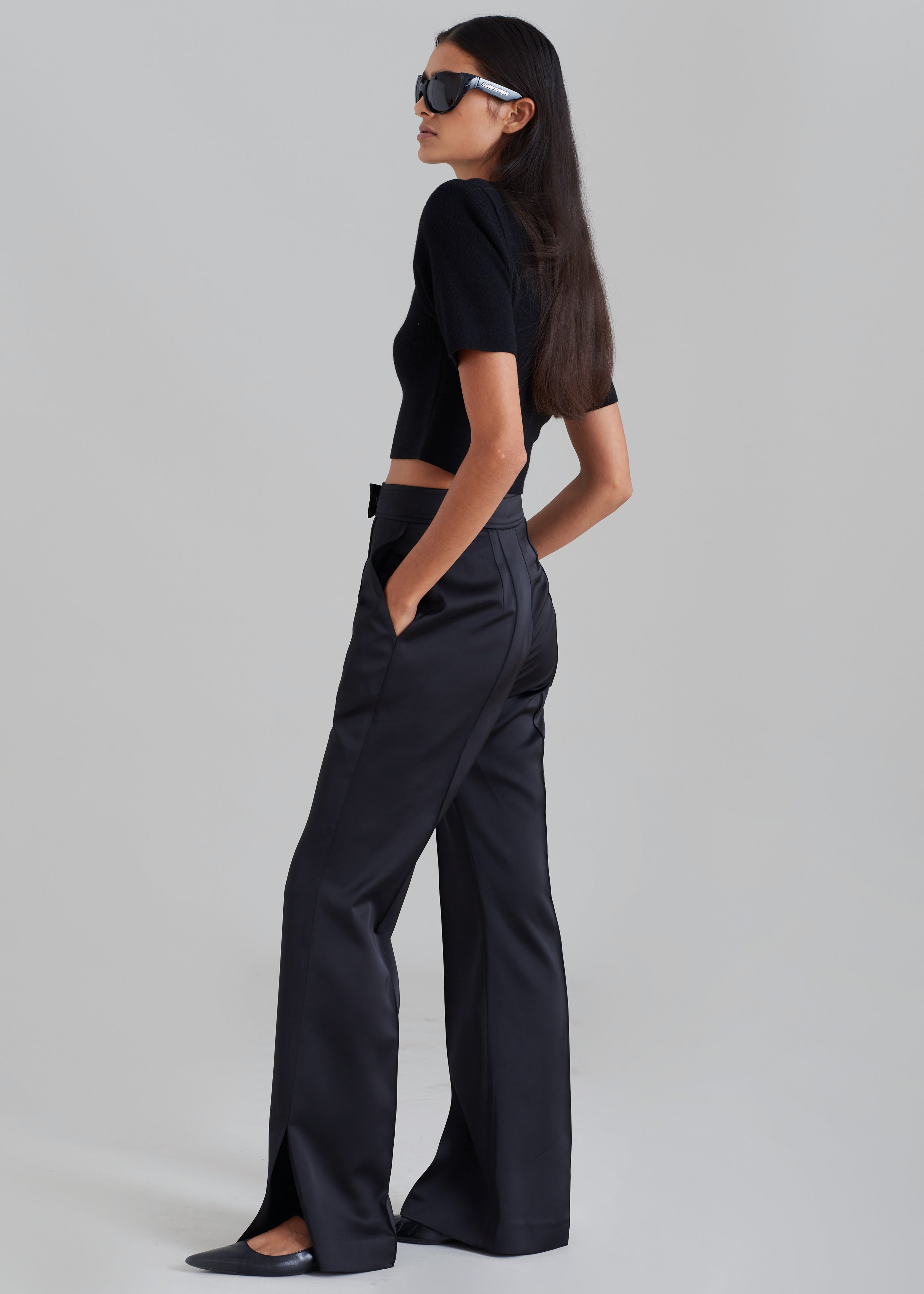 Soft touch petite folded flare trousers - Black - Women - Gina Tricot