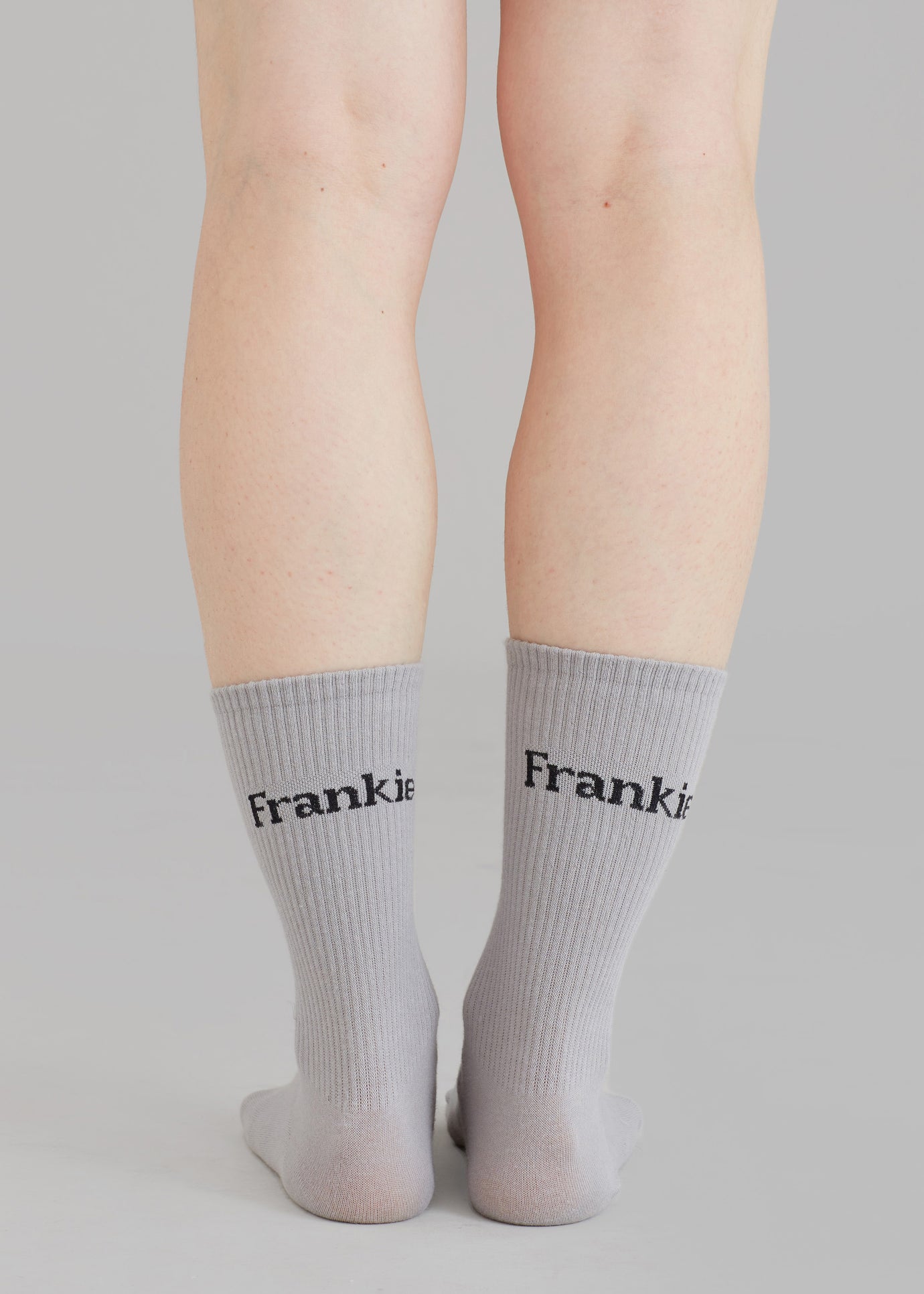 Frankie in English Ribbed Socks - Grey - 1