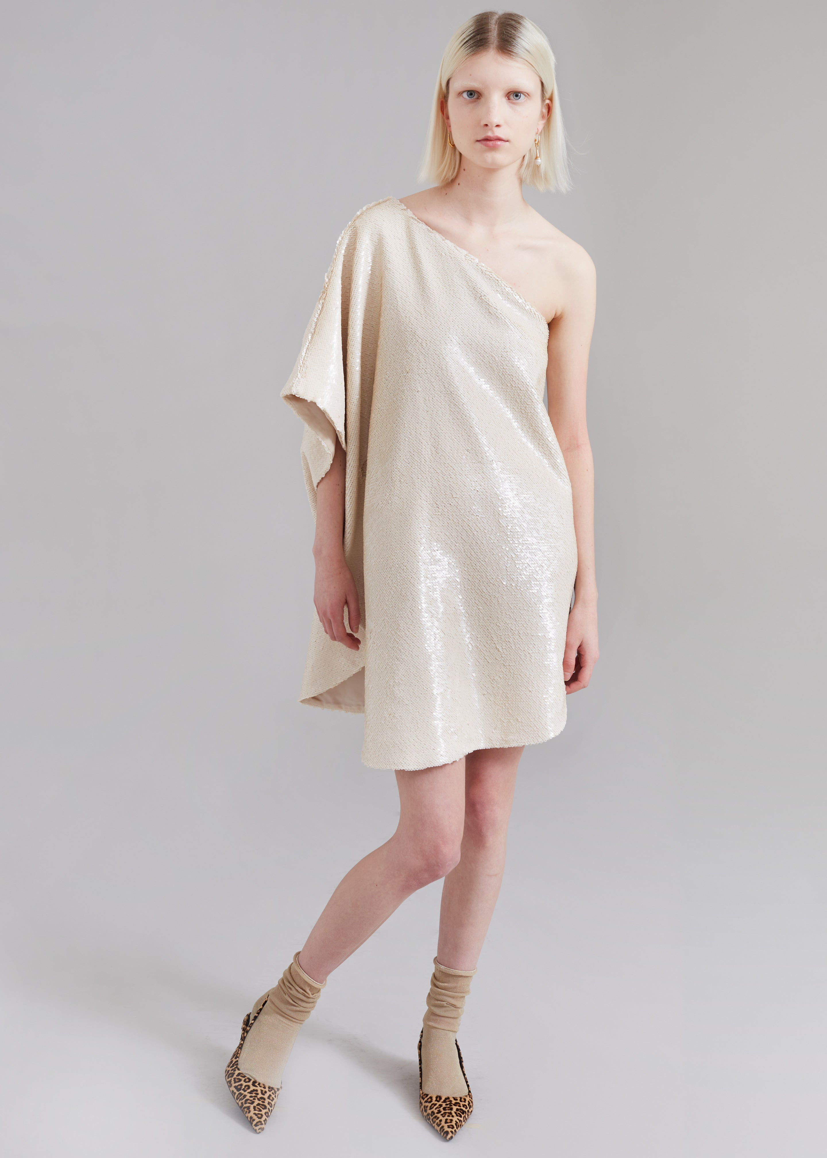 One shoulder cream discount dress