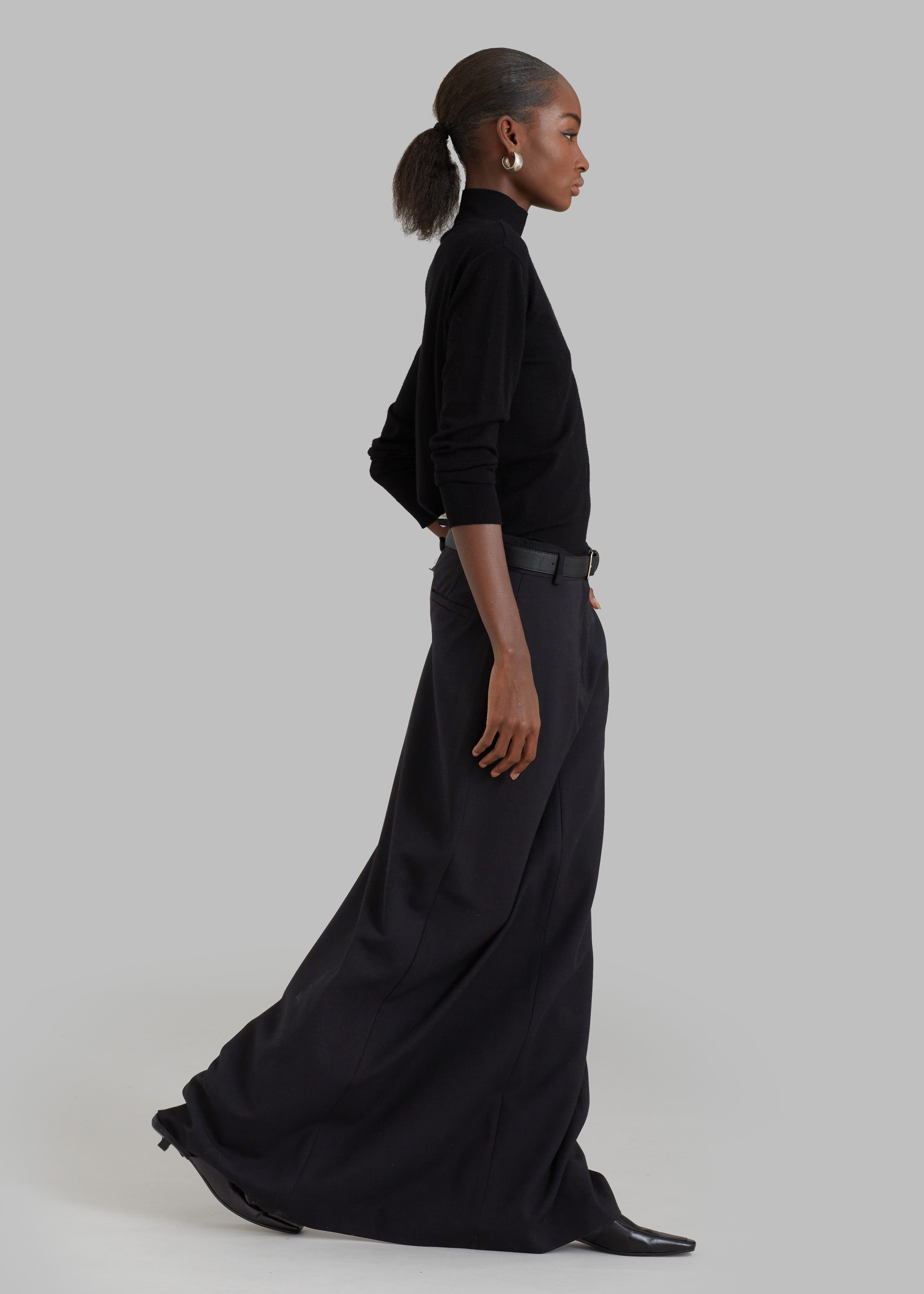 The Elegance of the Long Black Straight Skirt