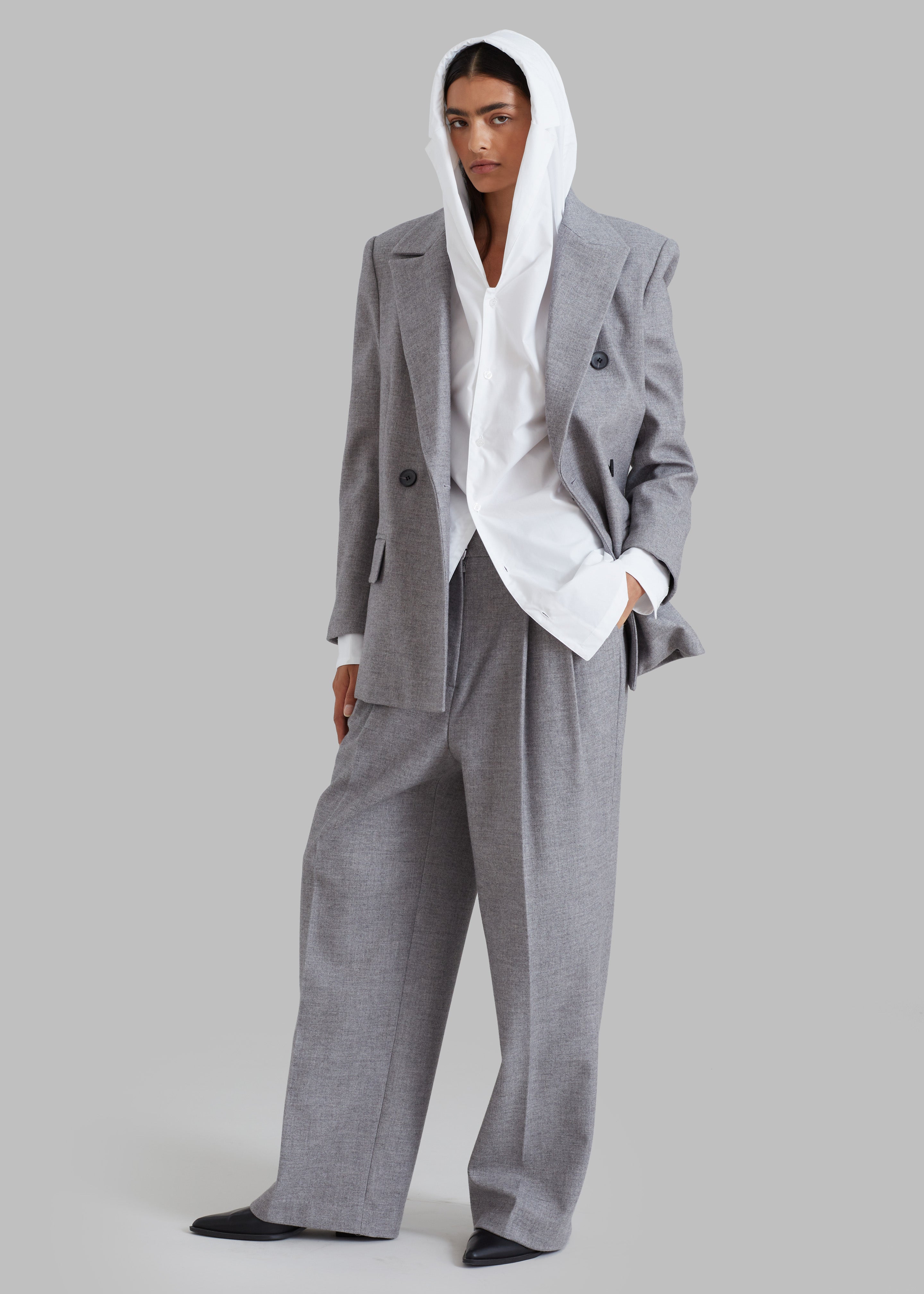 What pants (not khaki) go with a navy blazer - Weddingbee | Navy blazer,  Navy blazer grey pants, Grey pants