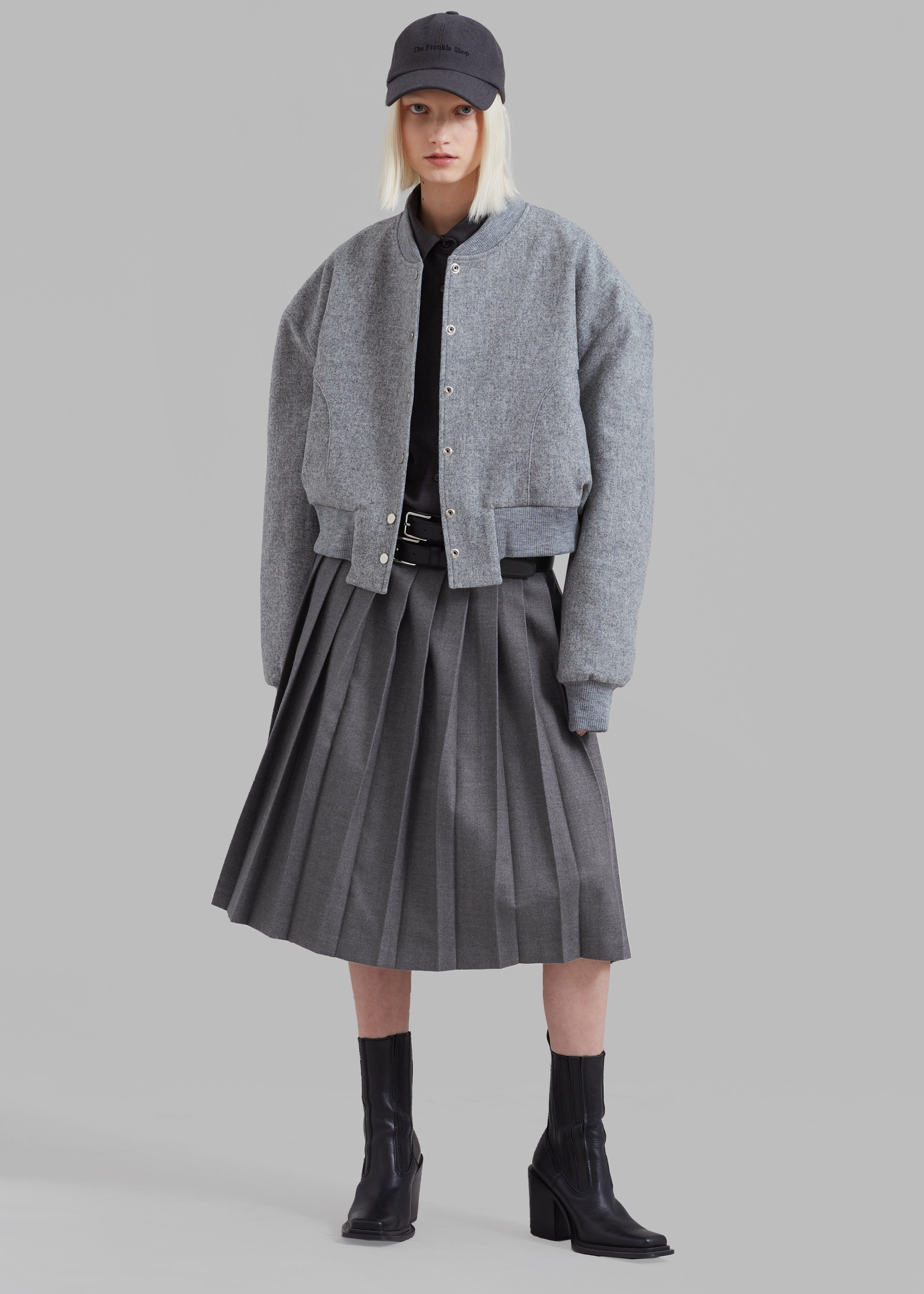 Grey pleated 2025 skirt in store