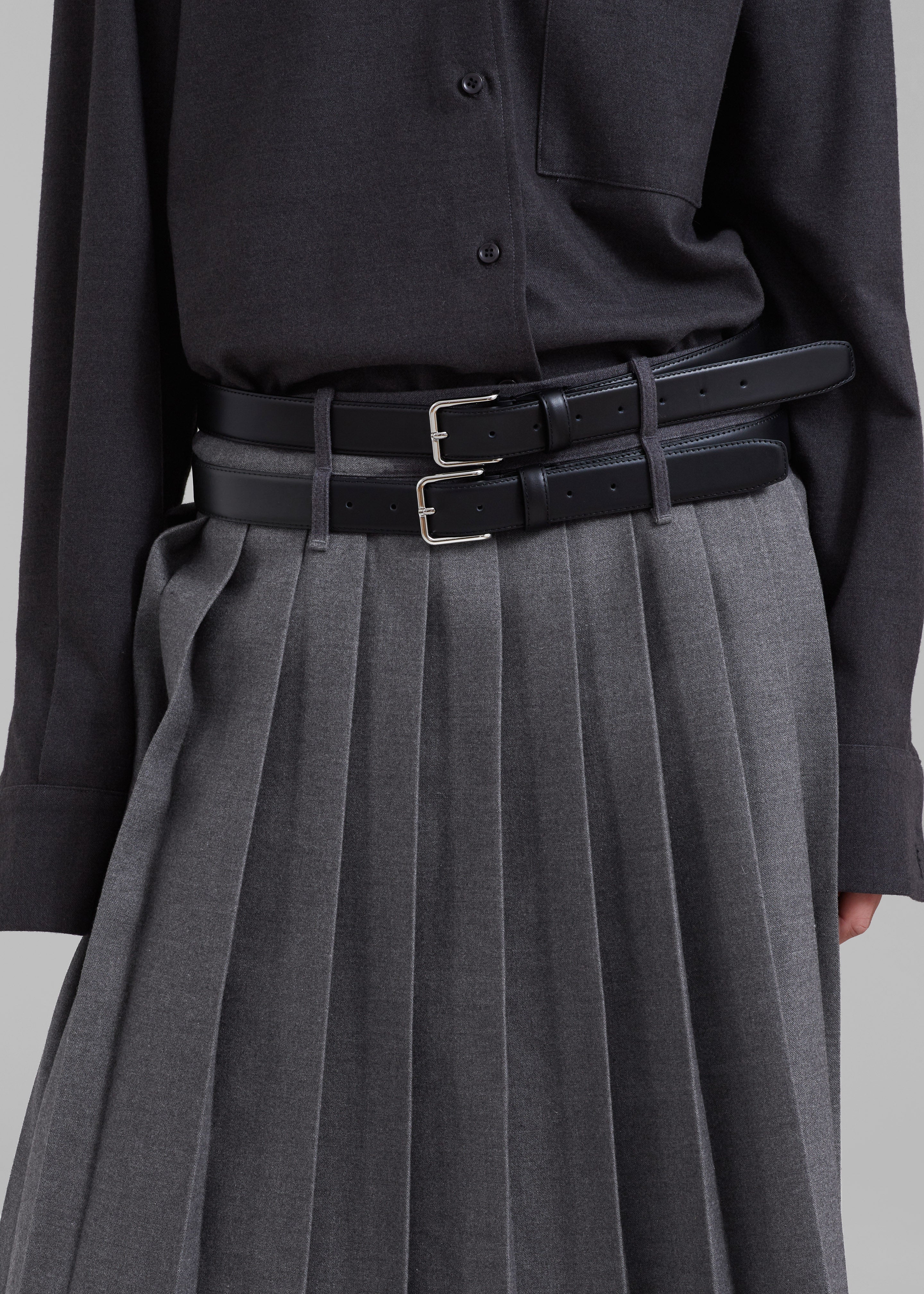 Black pleated shop skirt with belt