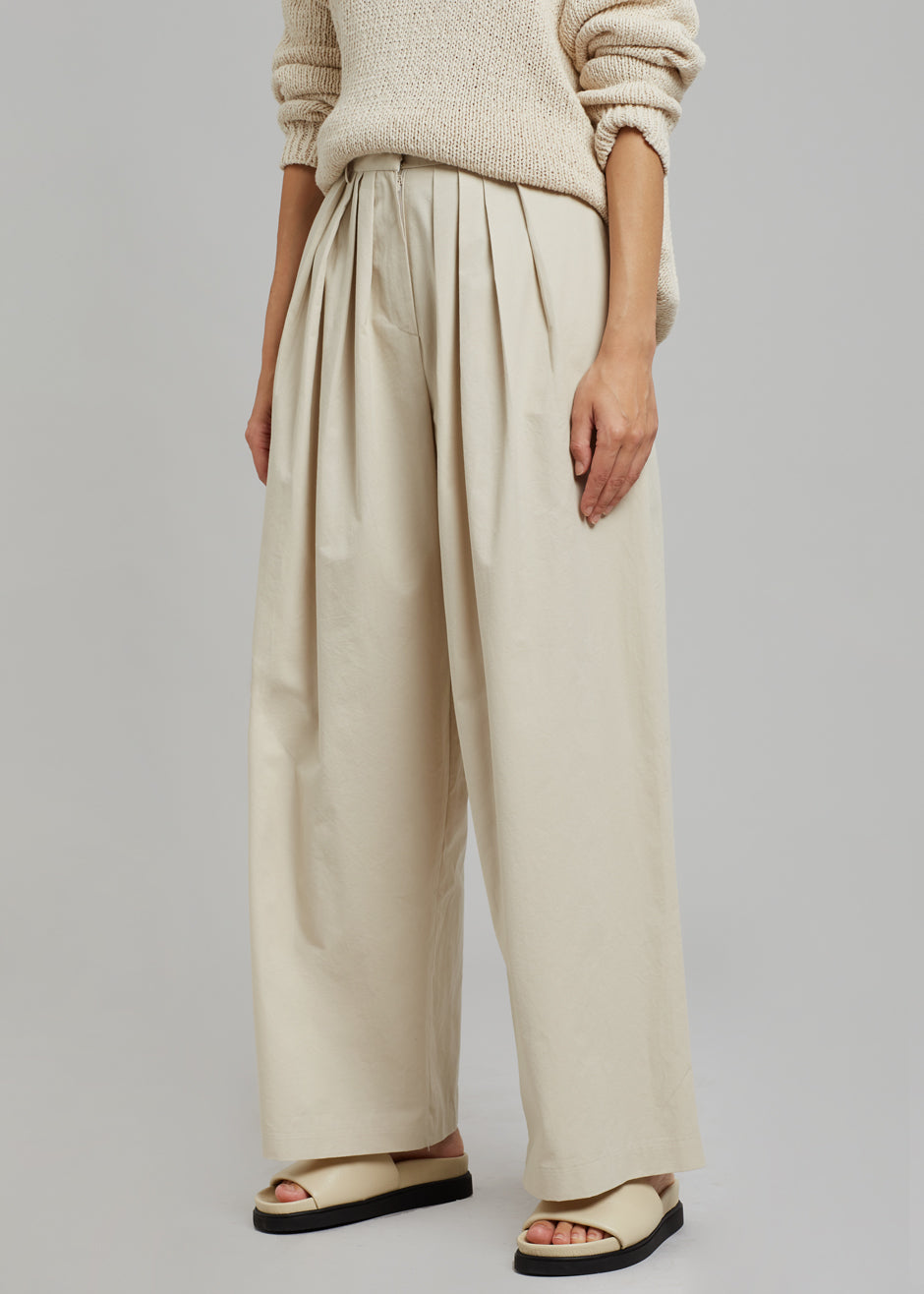 Cream 2025 pleated pants