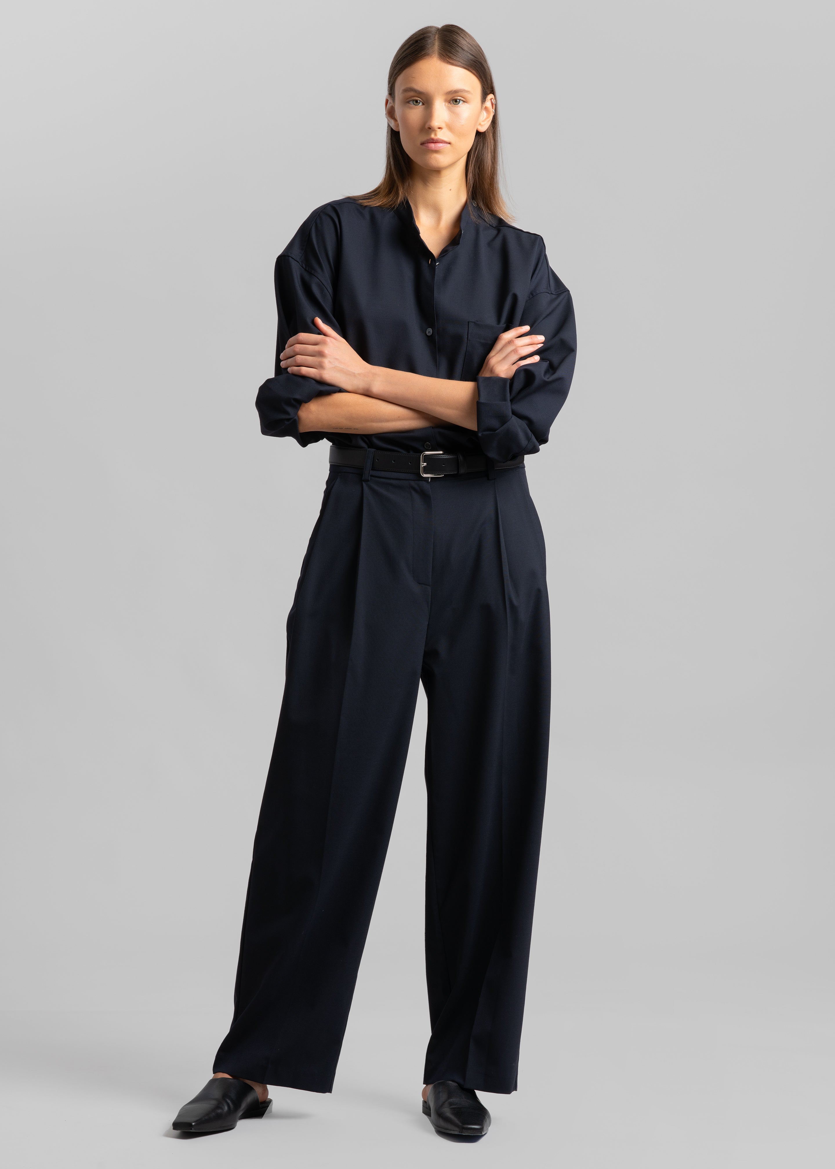 Navy sales pleated pants